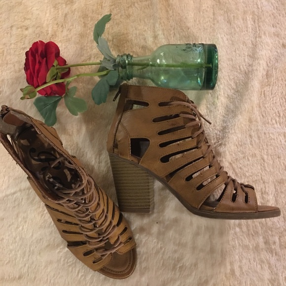 RAMPAGE - Tan/lace up open toe. Sz 8 - Picture 2 of 7